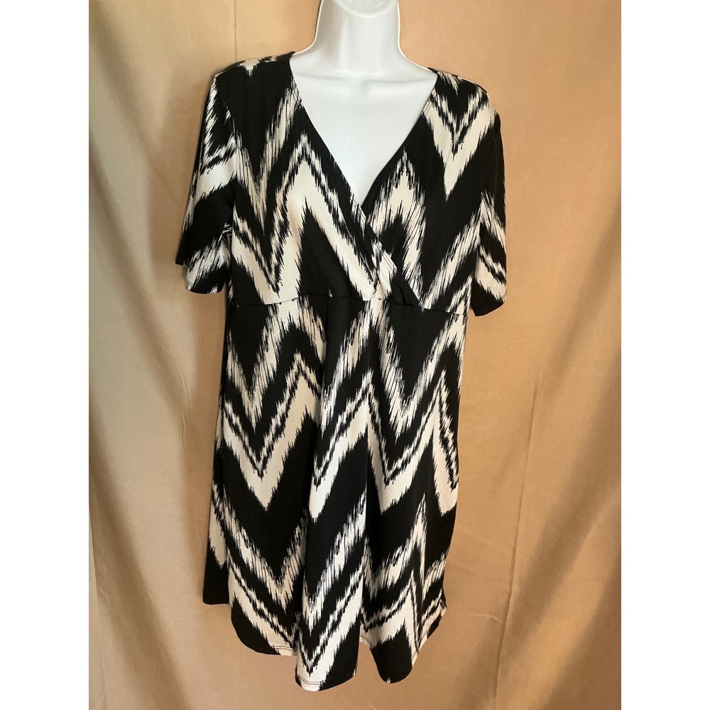 Ma Cherie Maternity Dress Women Large Black White Excellent Chevron Ikat V-Neck